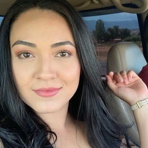 Meet your Posher, Esmeralda